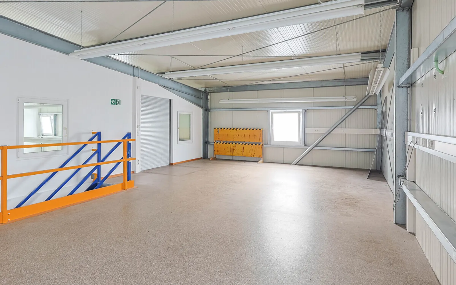 Perfekter Standort für Ihr Unternehmen: Moderne Halle mit komfortablen Büroflächen - Bild 6