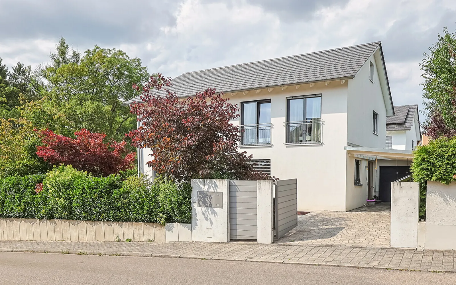 Eleganz trifft Nachhaltigkeit – Luxuriöses Einfamilienhaus in Ingolstadt-Gerolfing - Bild 2