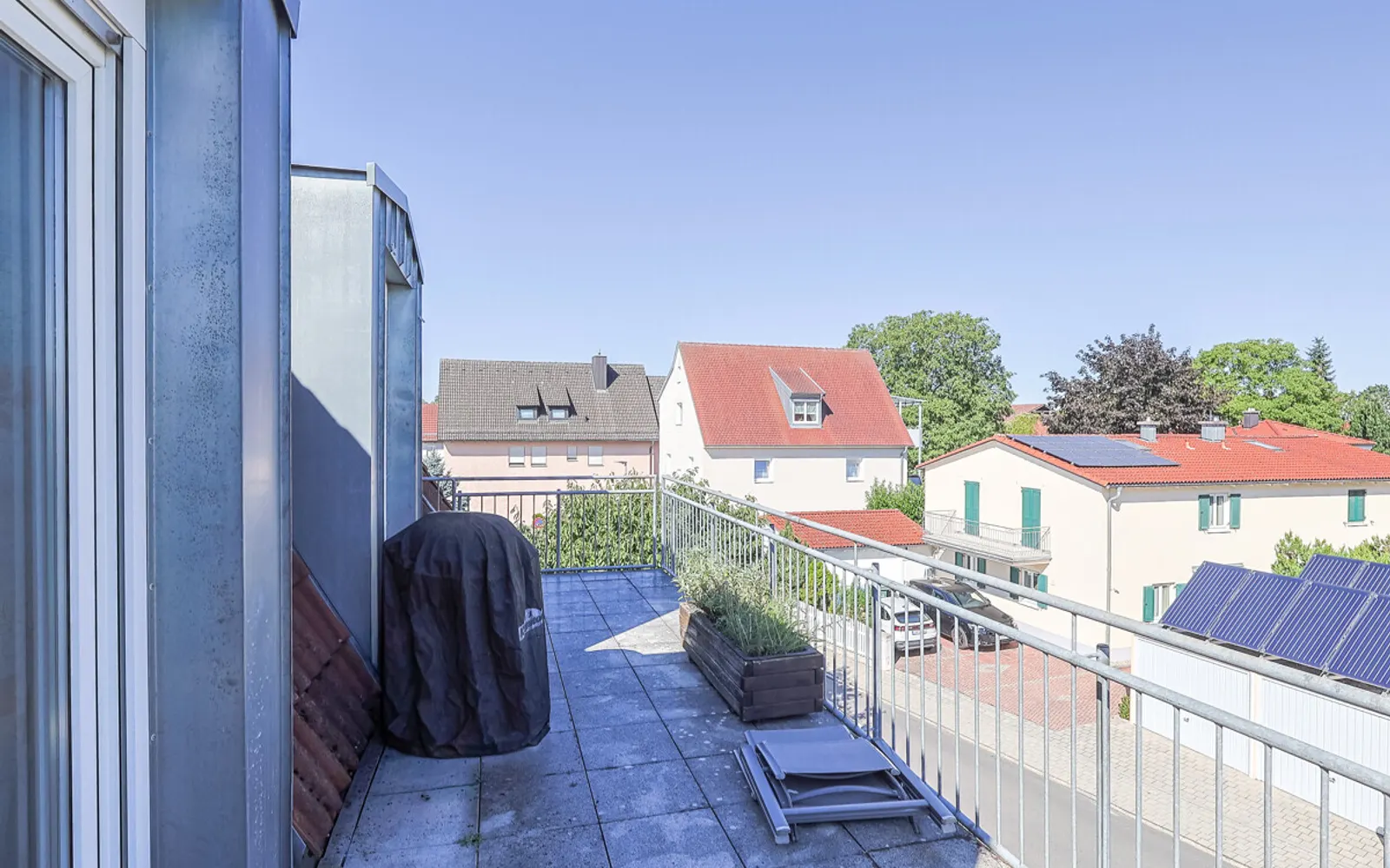 Zweifacher Balkon, viel Licht, viel Platz: Attraktive 3-Zimmer-Dachgeschosswohnung - Bild 6