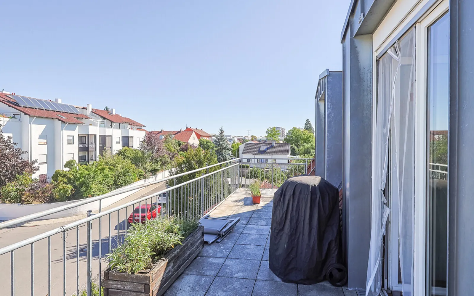 Zweifacher Balkon, viel Licht, viel Platz: Attraktive 3-Zimmer-Dachgeschosswohnung - Bild 7