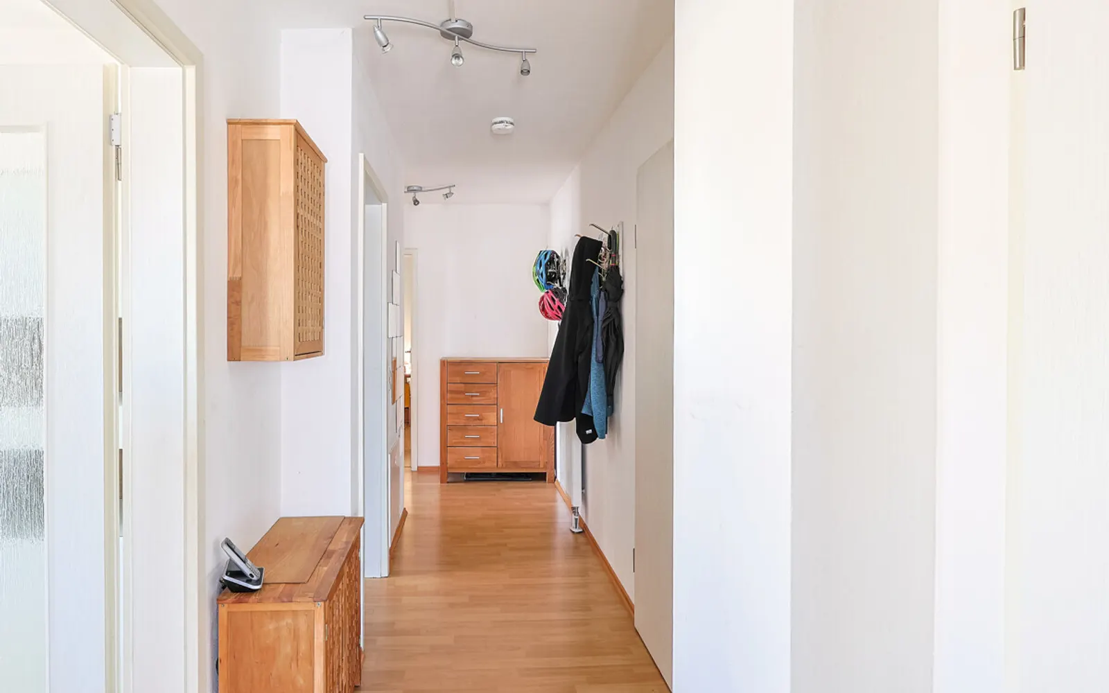 Zweifacher Balkon, viel Licht, viel Platz: Attraktive 3-Zimmer-Dachgeschosswohnung - Bild 3