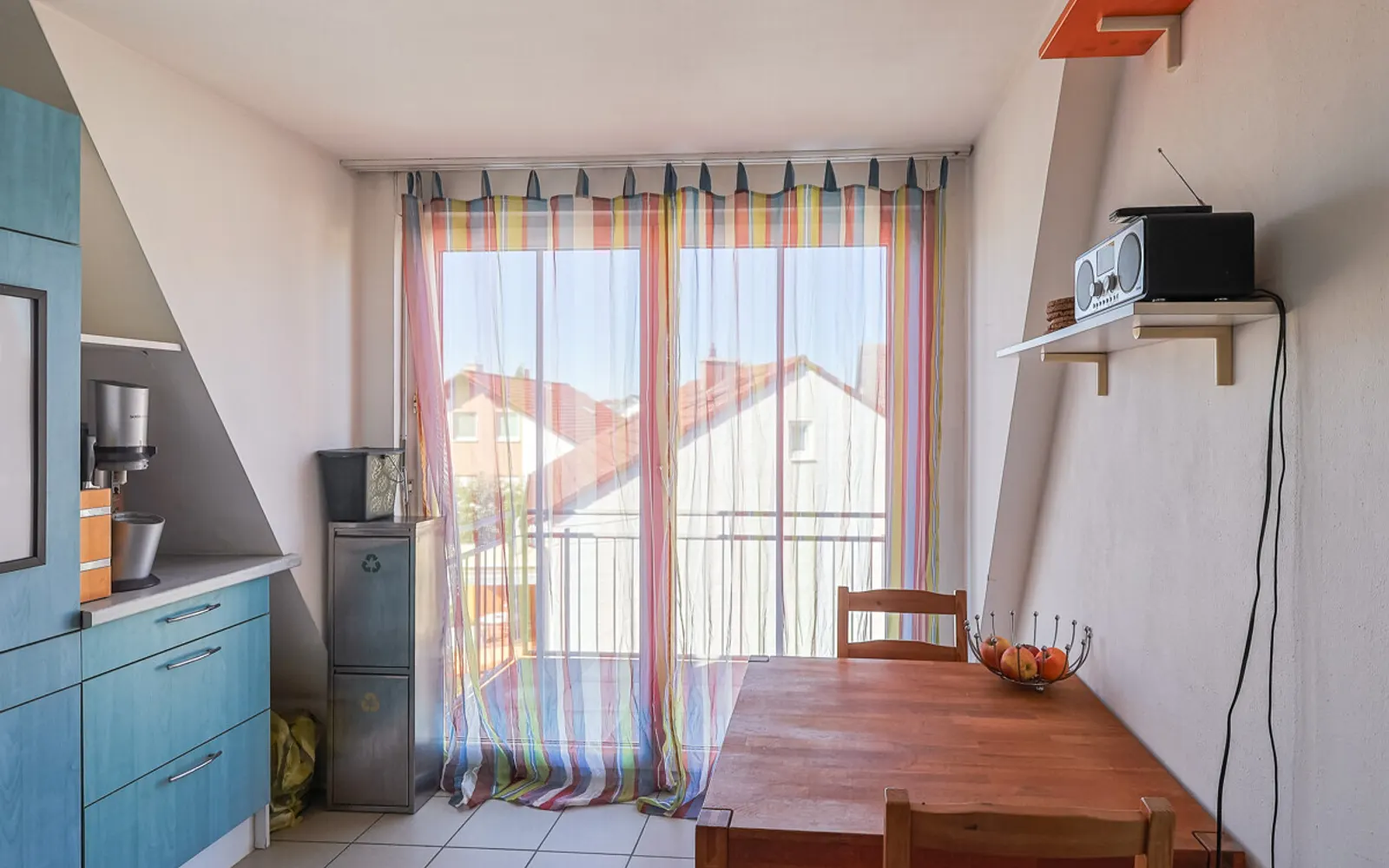 Zweifacher Balkon, viel Licht, viel Platz: Attraktive 3-Zimmer-Dachgeschosswohnung - Bild 9