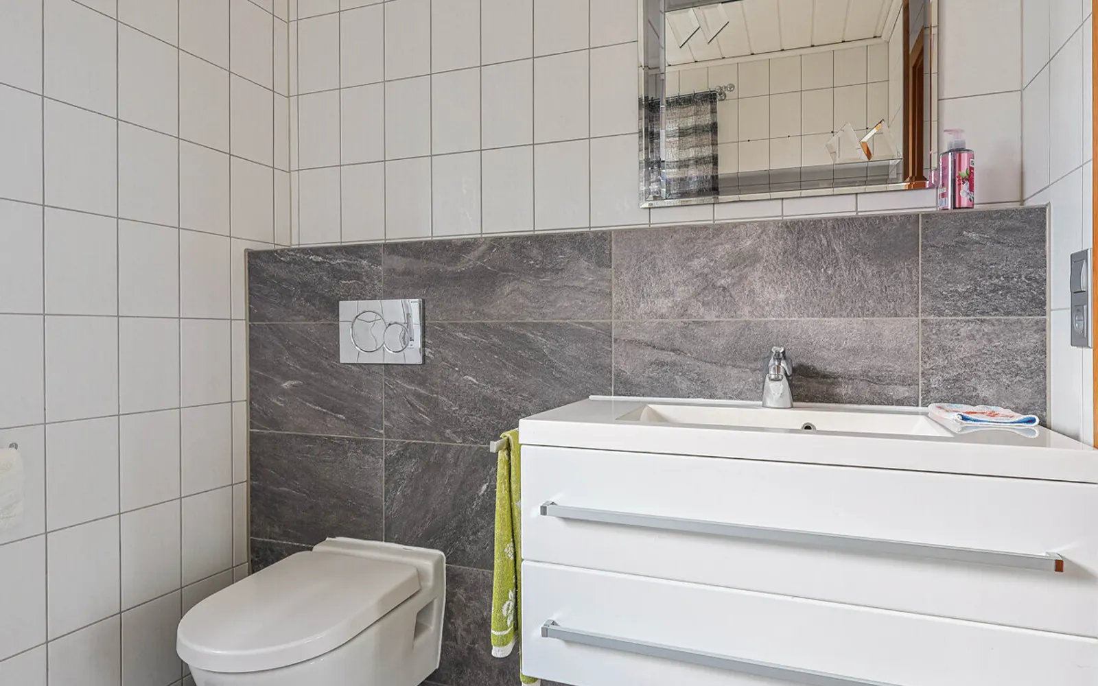 Viel Platz zum Wohlfühlen: Großzügiges Reiheneckhaus mit Garten und Doppelgarage - Bild 9