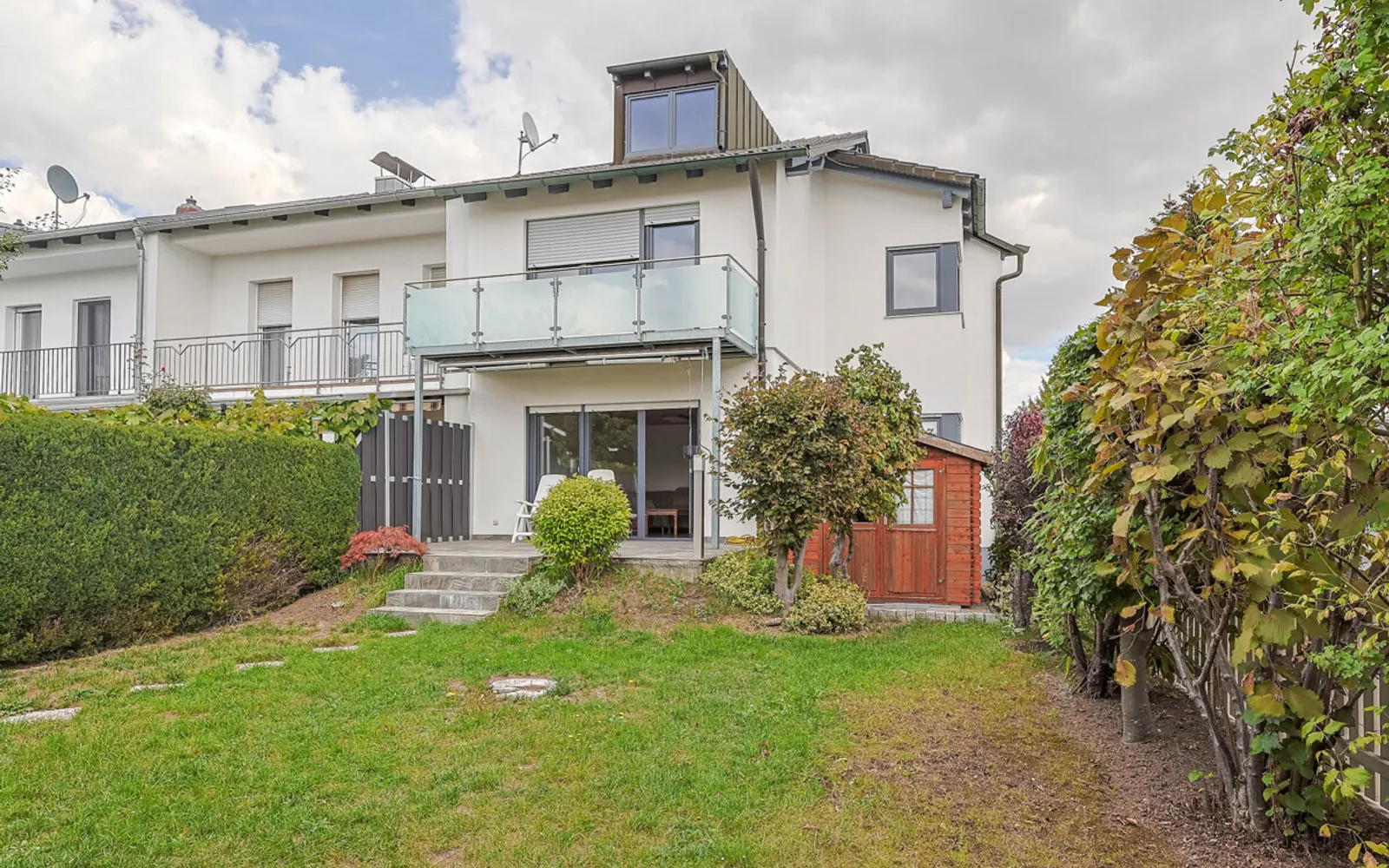 Viel Platz zum Wohlfühlen: Großzügiges Reiheneckhaus mit Garten und Doppelgarage - Bild 7