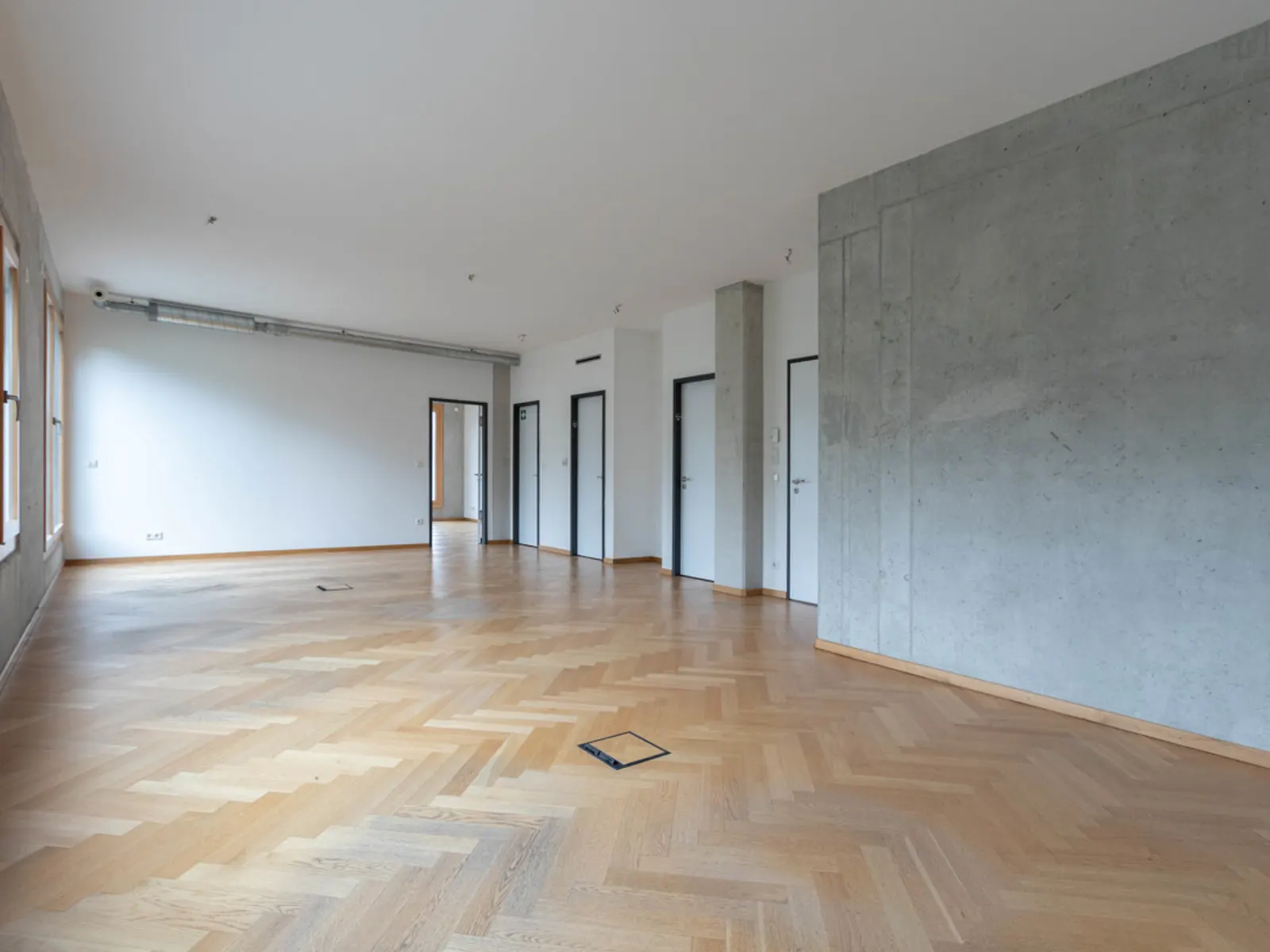 Helle Büroräume mit Einbauküche und Badezimmer - Bild 4