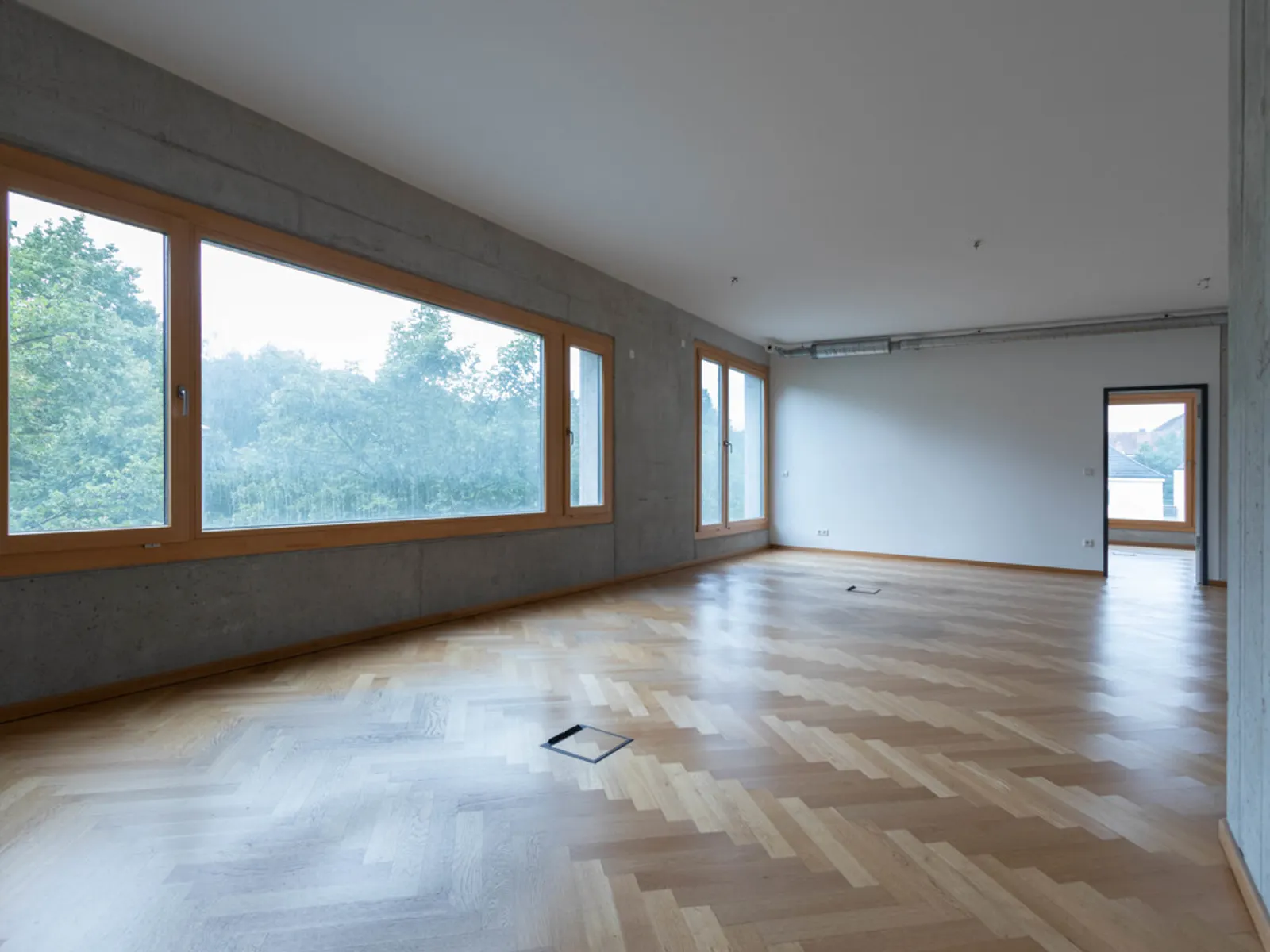 Helle Büroräume mit Einbauküche und Badezimmer - Bild 3