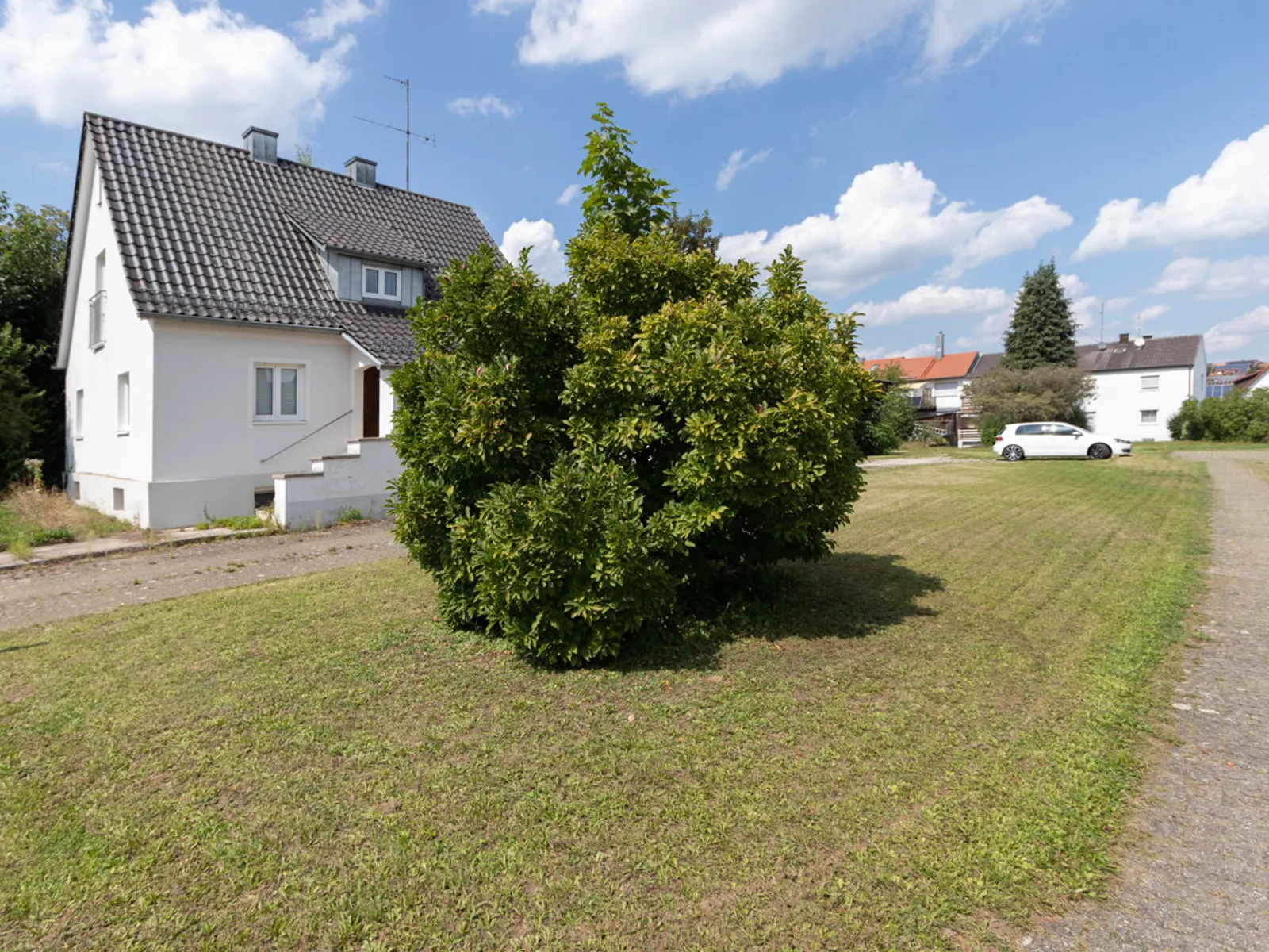 Bauplatz für bis zu vier Reihenhäuser - derzeit Grundstück mit Altbestand - Bild 3