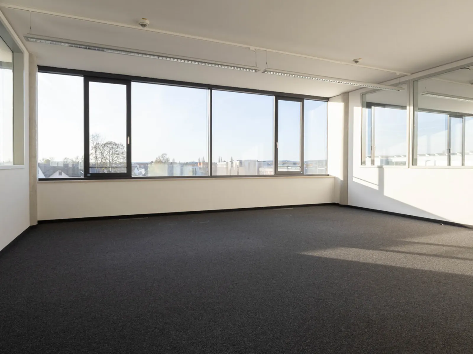 Große Bürofläche in modernem Geschäftsgebäude - Bild 14