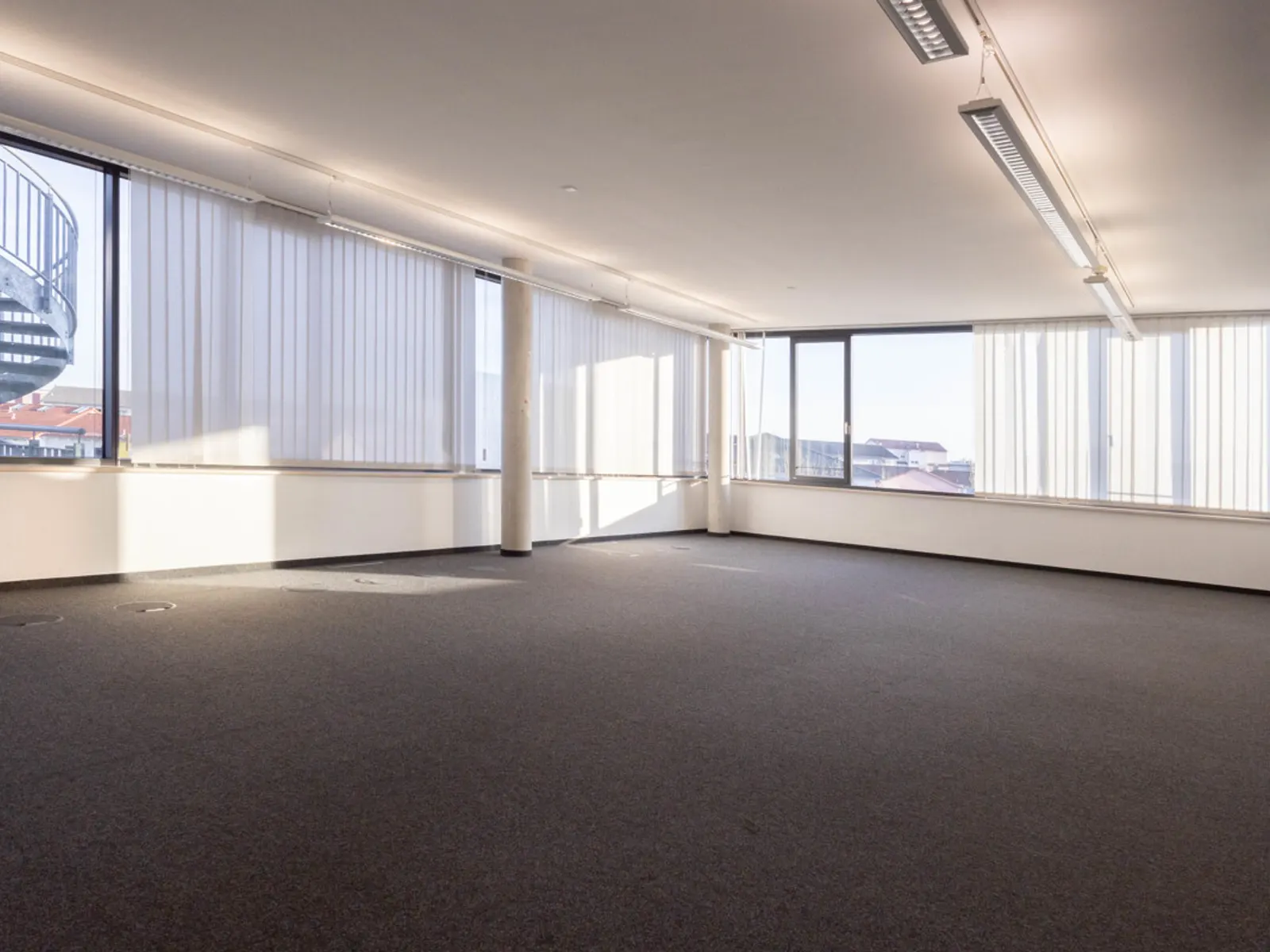 Große Bürofläche in modernem Geschäftsgebäude - Bild 21