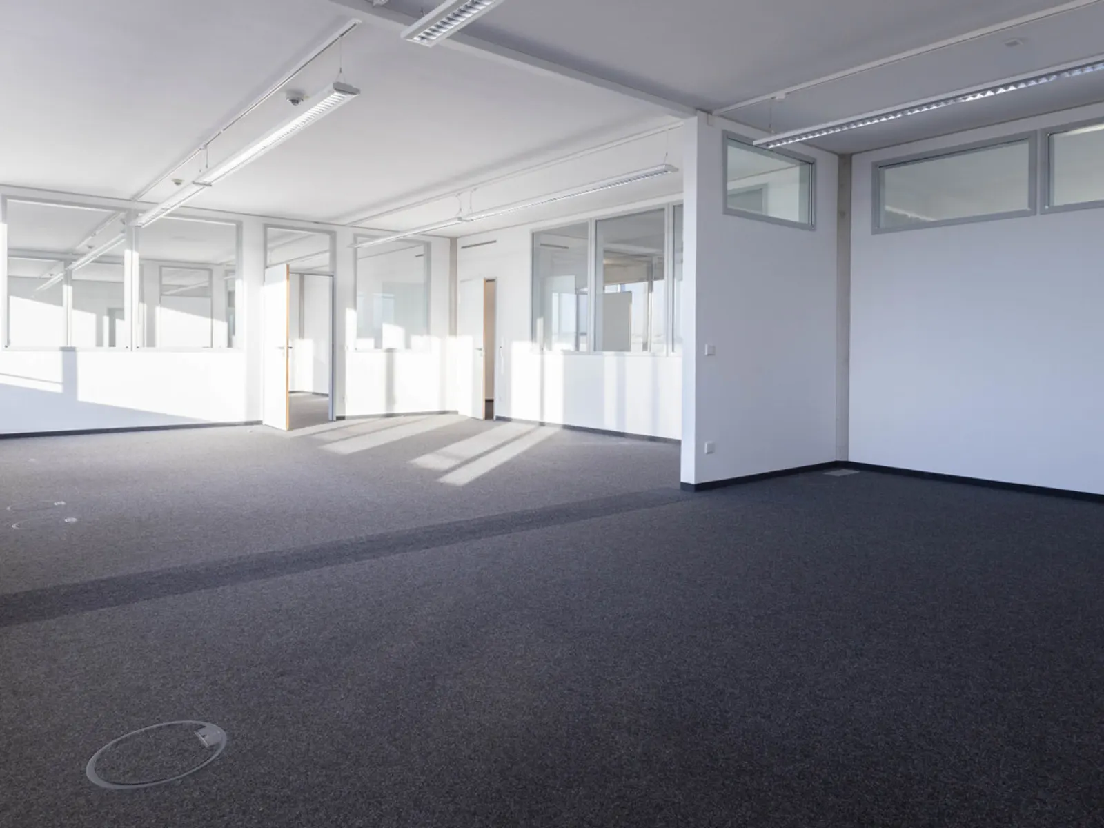 Große Bürofläche in modernem Geschäftsgebäude - Bild 17