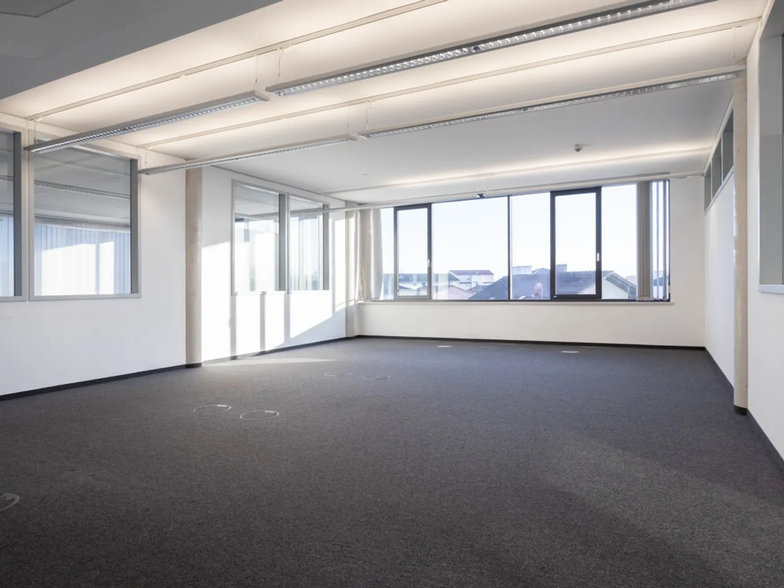 Große Bürofläche in modernem Geschäftsgebäude - Bild 18