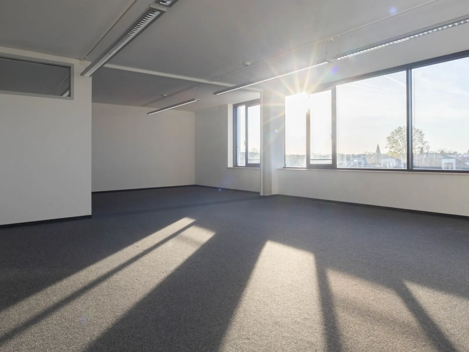 Große Bürofläche in modernem Geschäftsgebäude - Bild 15