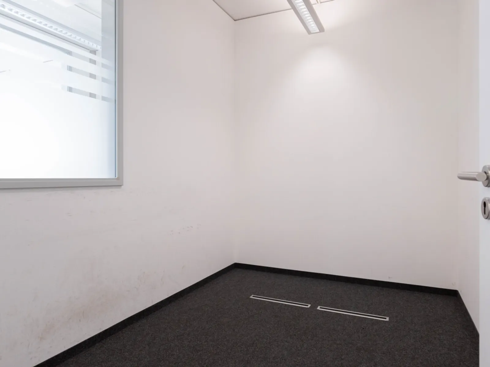 Große Bürofläche in modernem Geschäftsgebäude - Bild 10