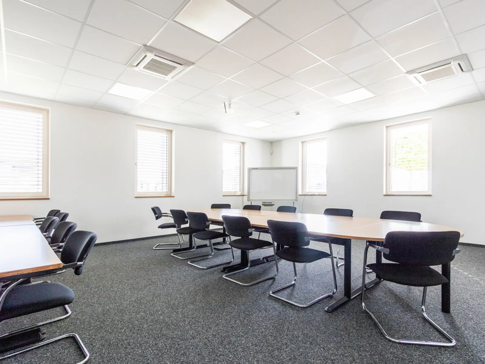 Modernes Bürogebäude mit Werkstatt im Gewerbegebiet Kösching - Bild 6