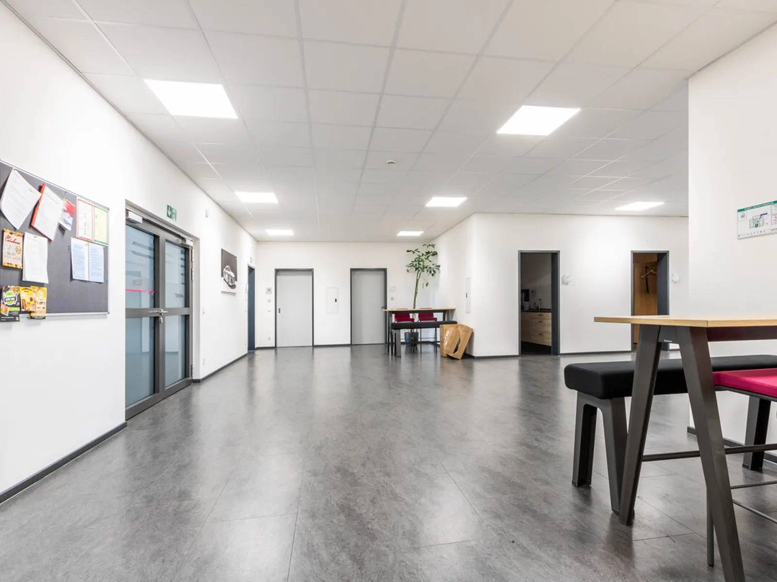 Modernes Bürogebäude mit Werkstatt im Gewerbegebiet Kösching - Bild 7