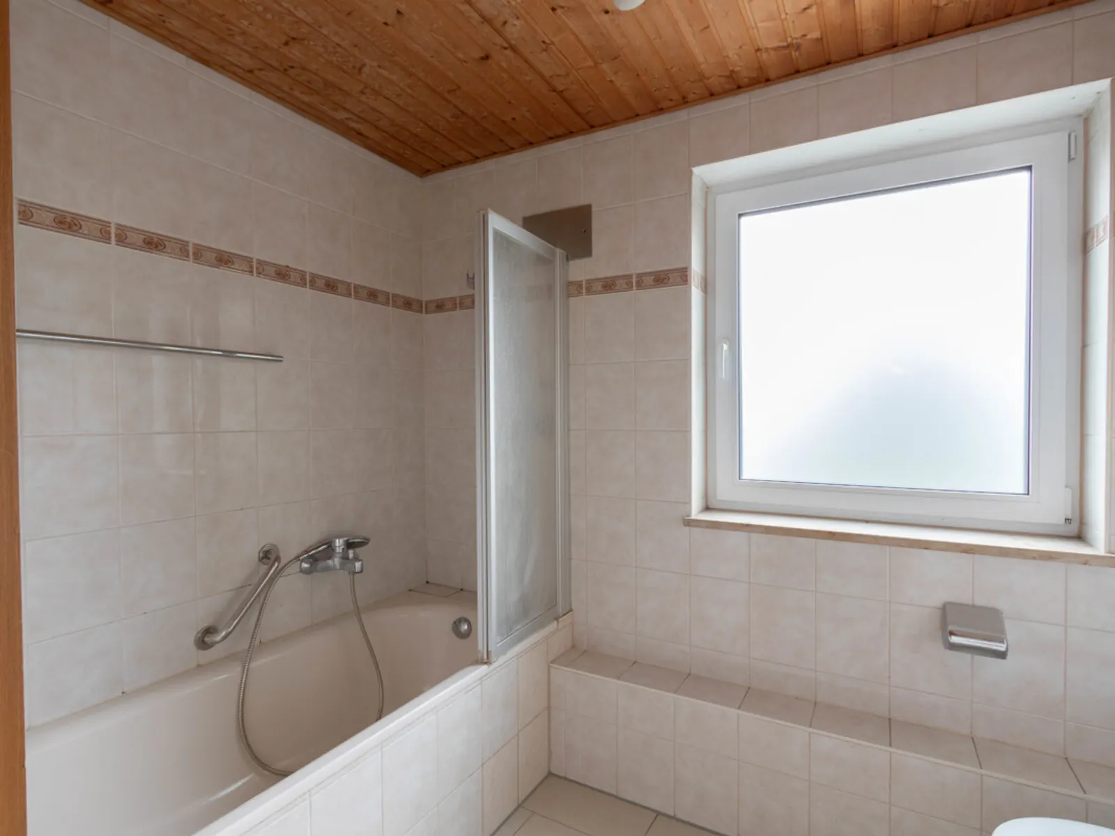 Charmante Maisonette Wohnung - 3-Zimmer mit Balkon, eigener Garage und Stellplatz - Bild 7