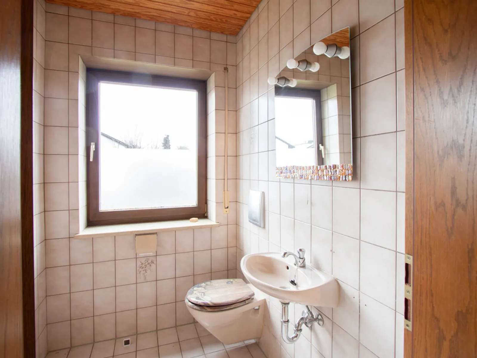 Viel Platz für Ihre Wohnideen: Großzügiges Zweifamilienhaus in Wettstetten - Bild 13