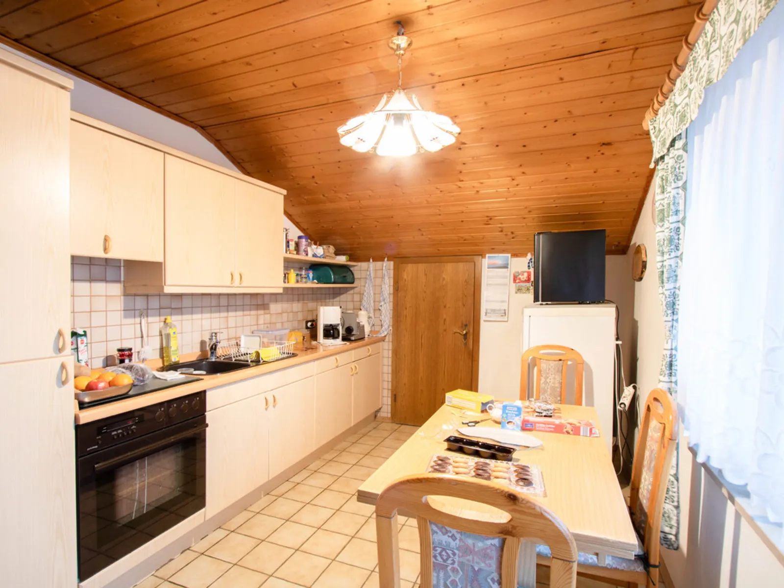 Viel Platz für Ihre Wohnideen: Großzügiges Zweifamilienhaus in Wettstetten - Bild 19