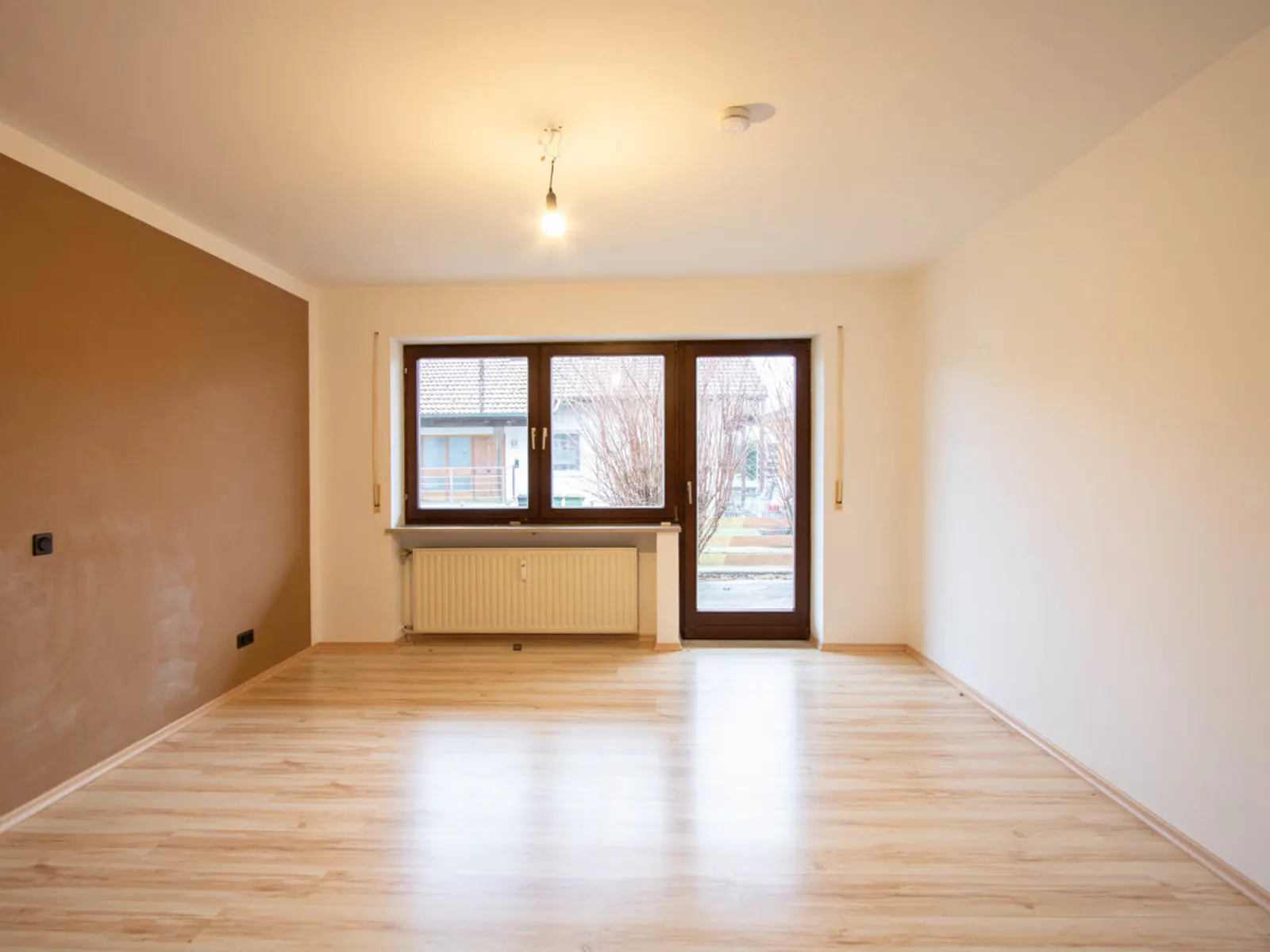 Viel Platz für Ihre Wohnideen: Großzügiges Zweifamilienhaus in Wettstetten - Bild 4