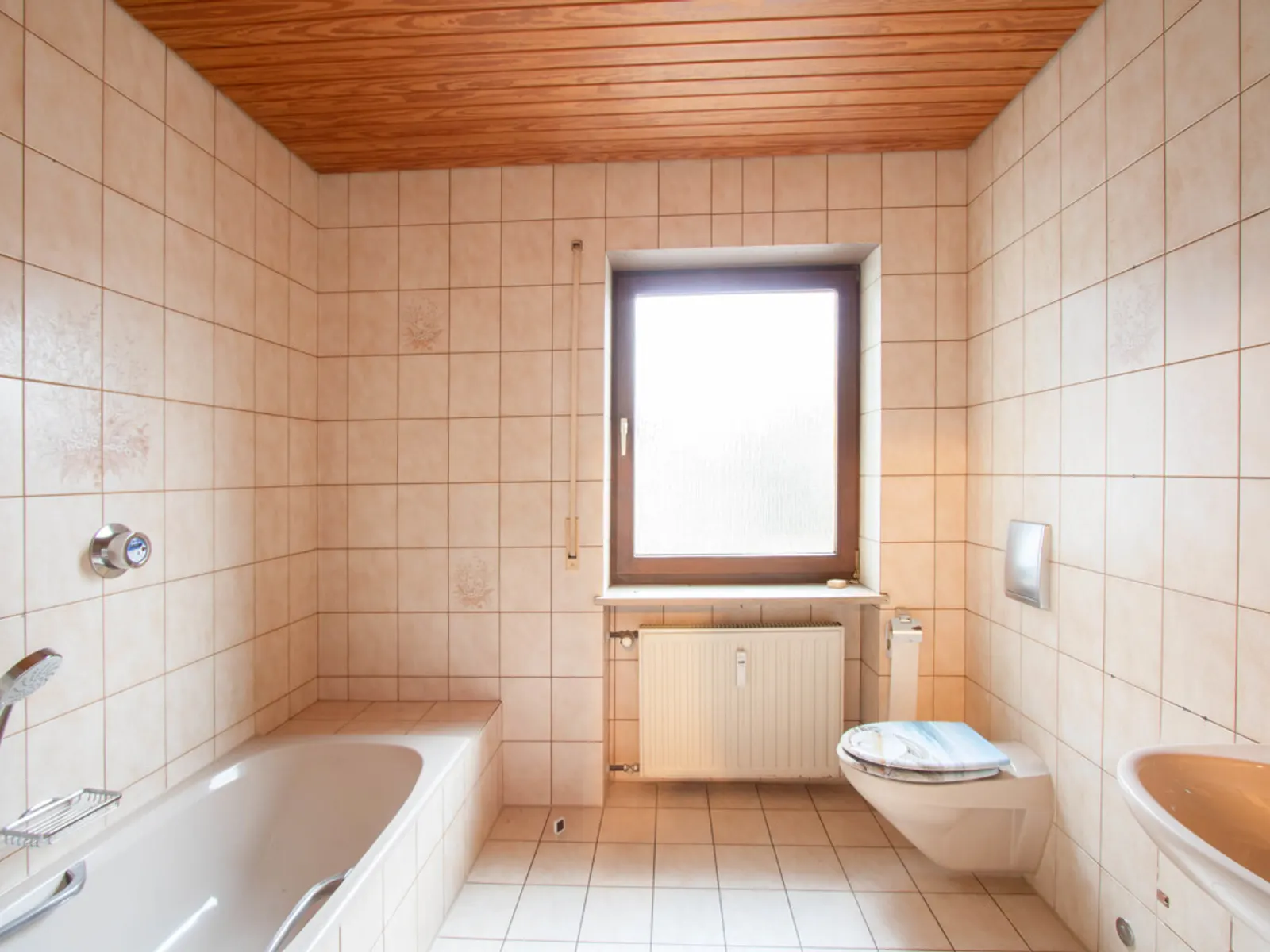 Viel Platz für Ihre Wohnideen: Großzügiges Zweifamilienhaus in Wettstetten - Bild 5