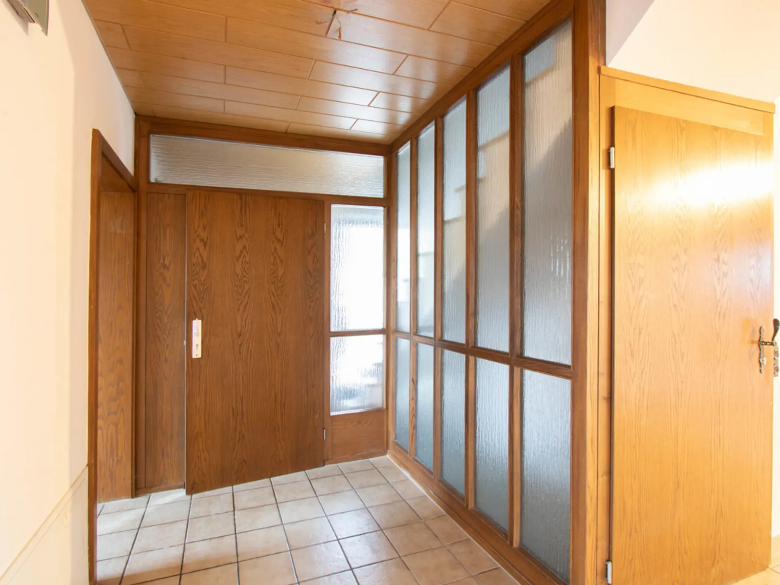 Viel Platz für Ihre Wohnideen: Großzügiges Zweifamilienhaus in Wettstetten - Bild 7