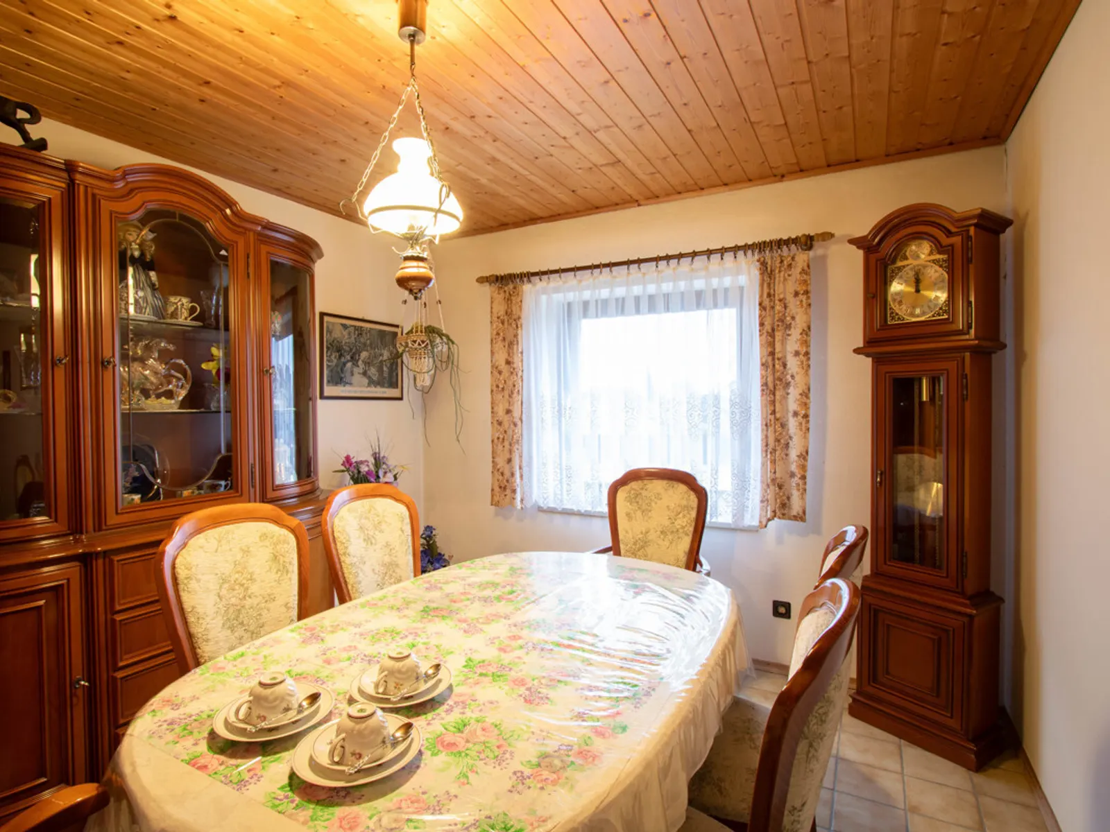 Viel Platz für Ihre Wohnideen: Großzügiges Zweifamilienhaus in Wettstetten - Bild 23