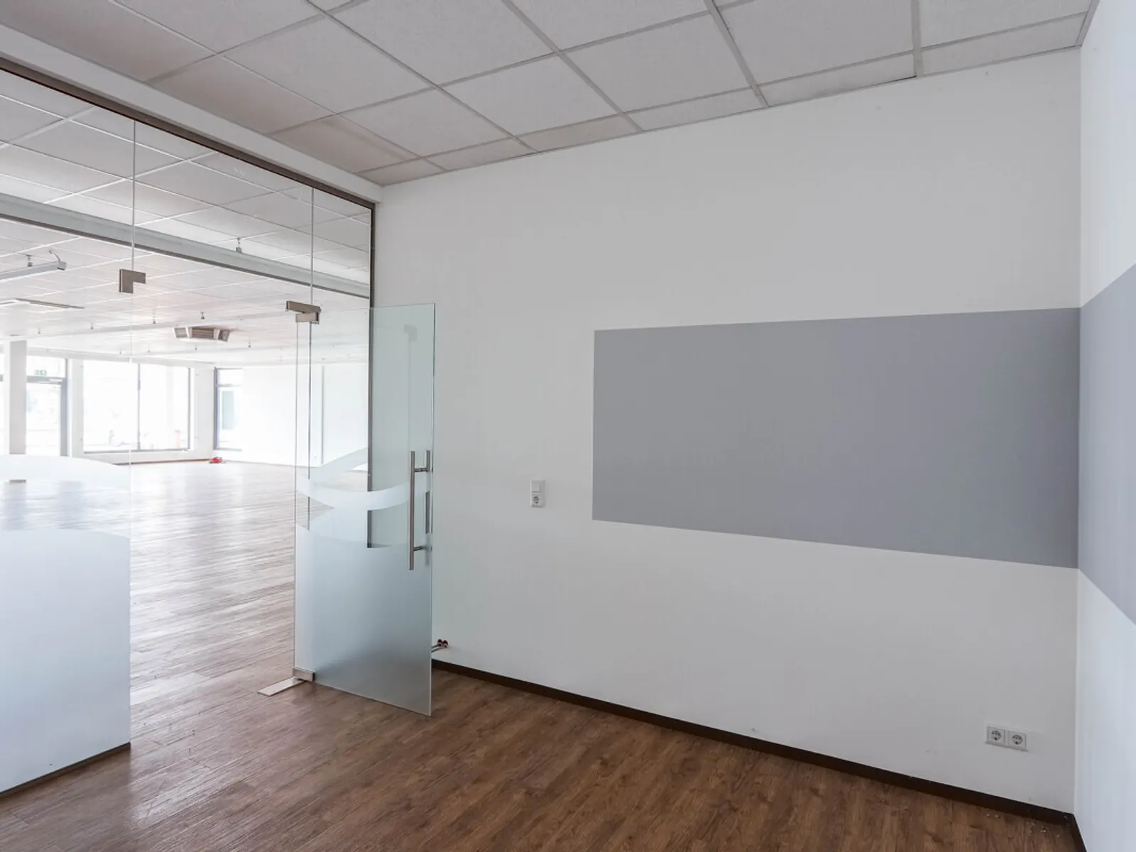 Spannendes Investment: (Teil-)vermietetes Gewerbeobjekt in frequentierter Lage von Manching! - Bild 6