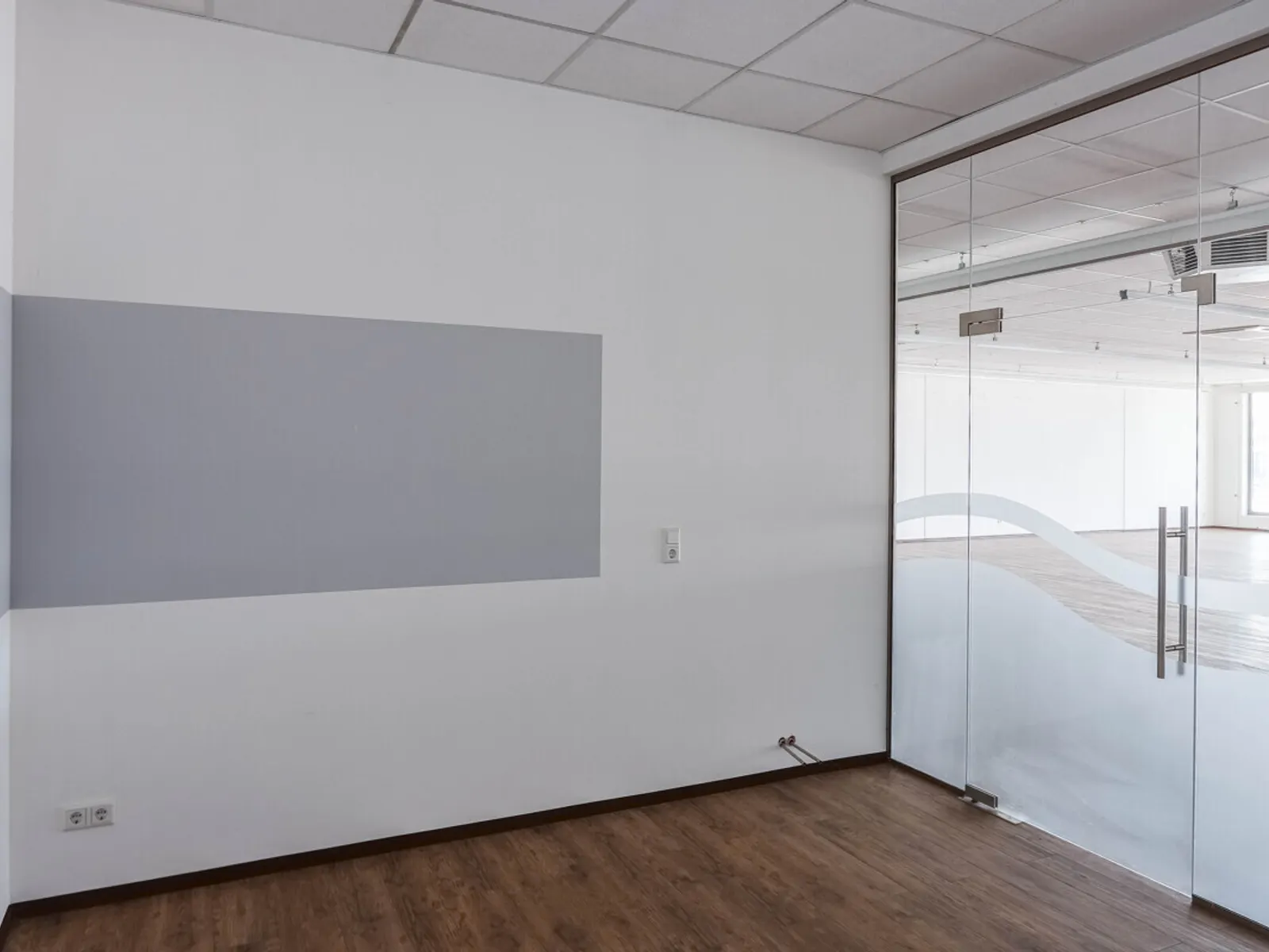 Spannendes Investment: (Teil-)vermietetes Gewerbeobjekt in frequentierter Lage von Manching! - Bild 4