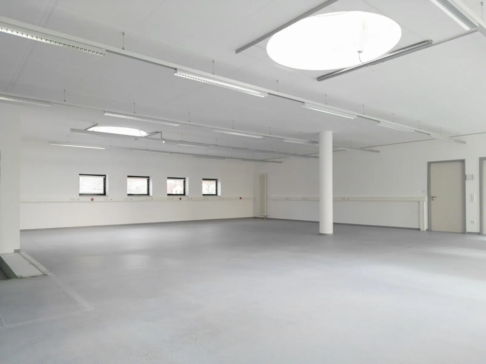 Weitläufige Gewerbefläche - Bürogebäude mit Werkstatt - Bild 15