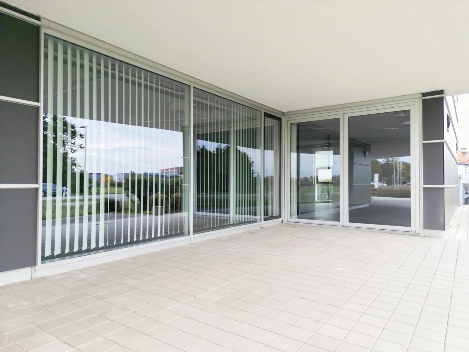 Weitläufige Gewerbefläche - Bürogebäude mit Werkstatt - Bild 4