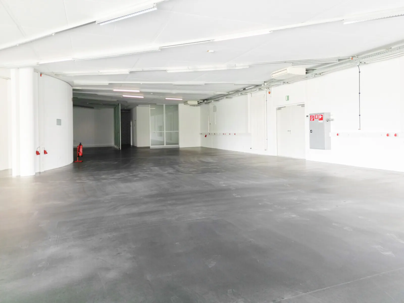 Weitläufige Gewerbefläche - Bürogebäude mit Werkstatt - Bild 8