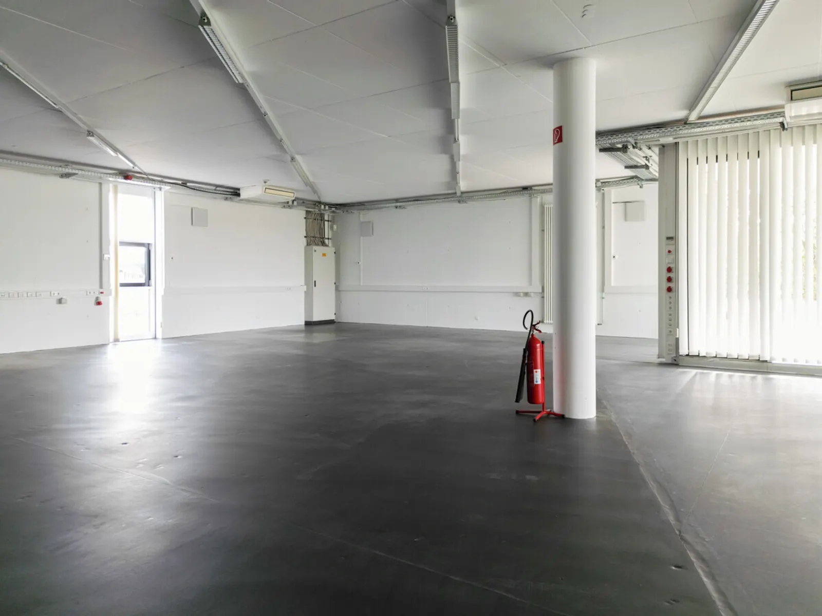 Weitläufige Gewerbefläche - Bürogebäude mit Werkstatt - Bild 7