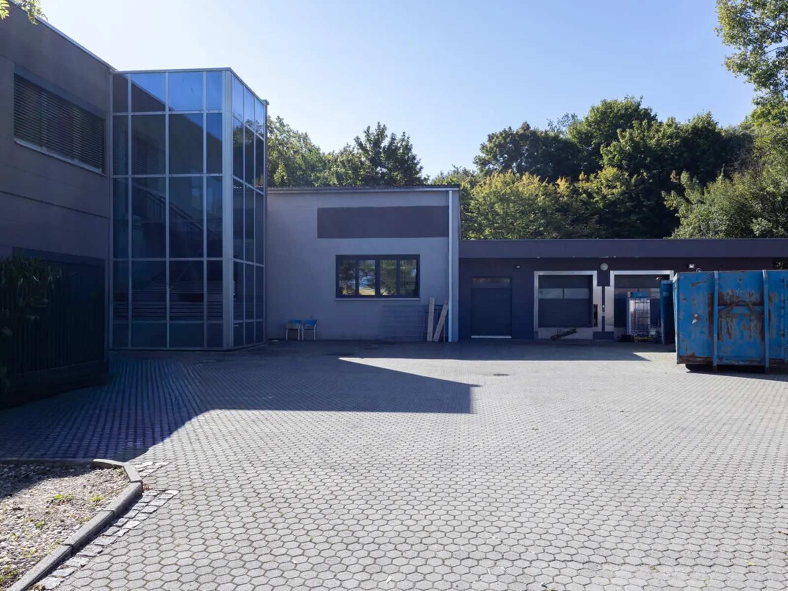 Großzügige Halle mit Büro in Autobahnnähe - Bild 1