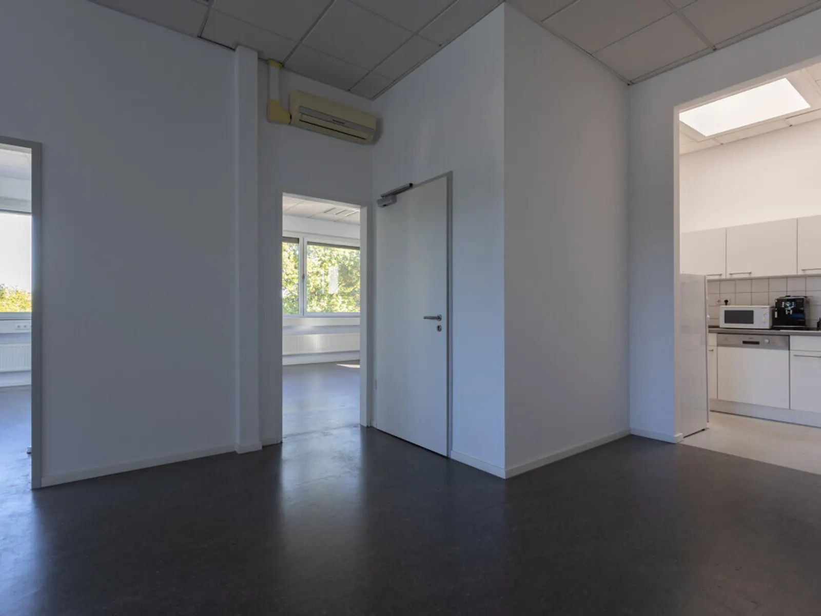 Großzügige Halle mit Büro in Autobahnnähe - Bild 15