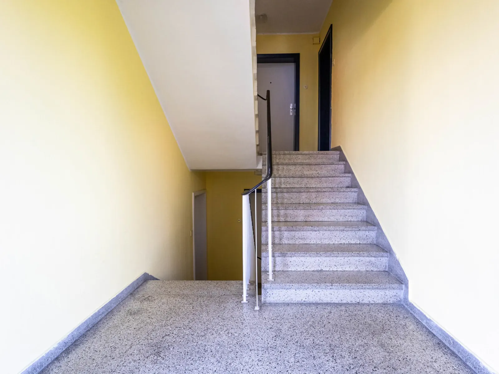 Renovierungsbedürftige 2-Zimmer-Wohnung mit Balkon und Außenstellplatz im Augustinviertel! - Bild 7