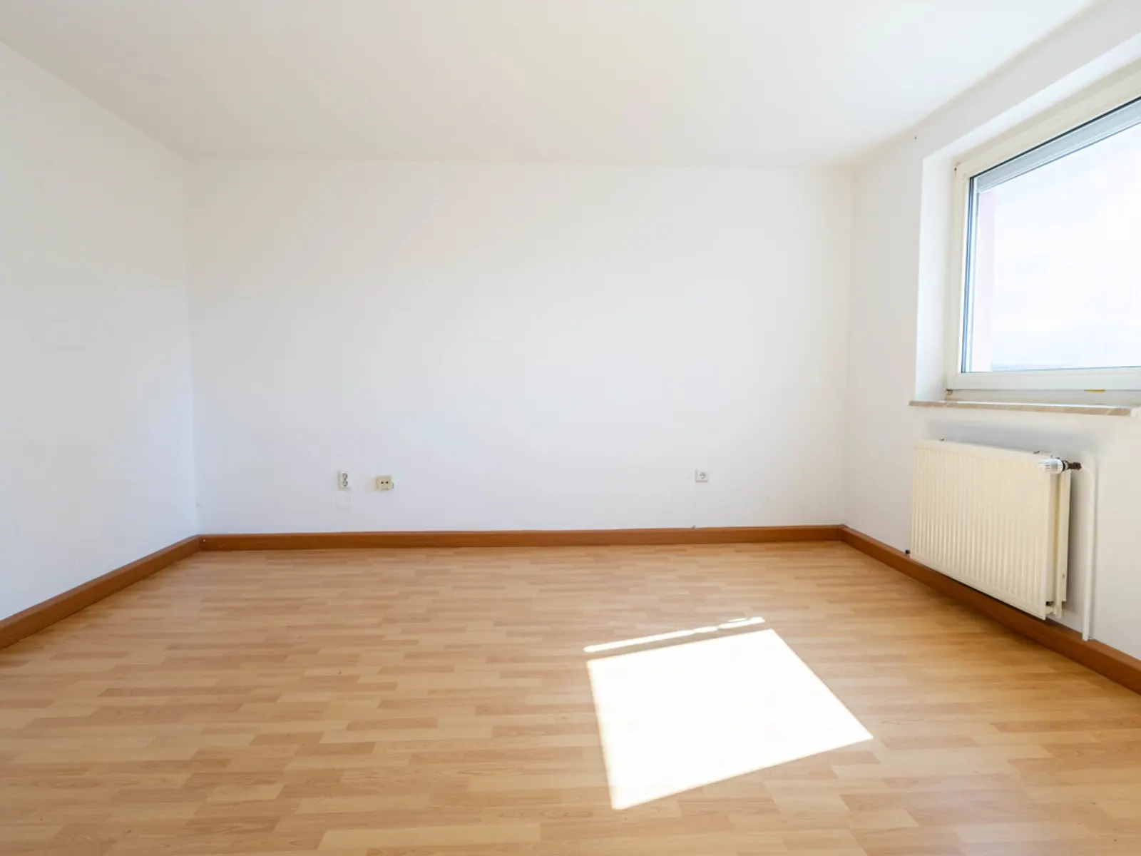 Renovierungsbedürftige 2-Zimmer-Wohnung mit Balkon und Außenstellplatz im Augustinviertel! - Bild 3