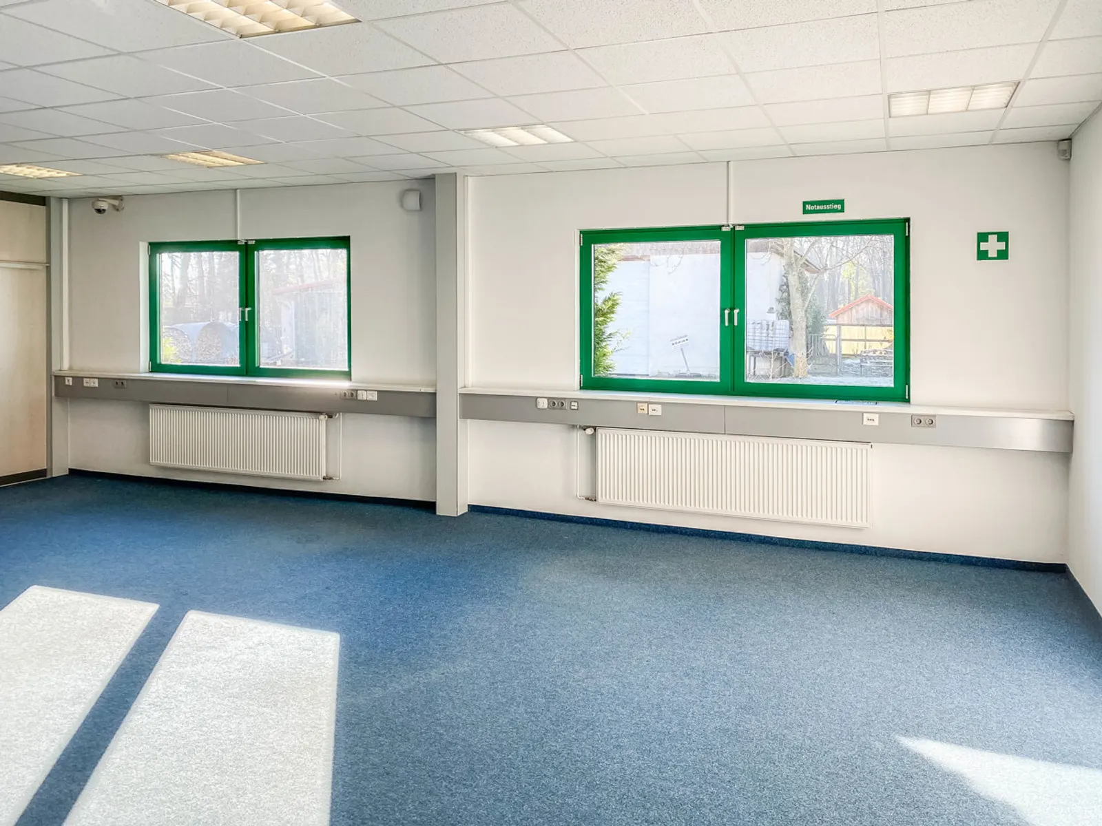 Moderne Bürofläche mit Halle - Bild 6