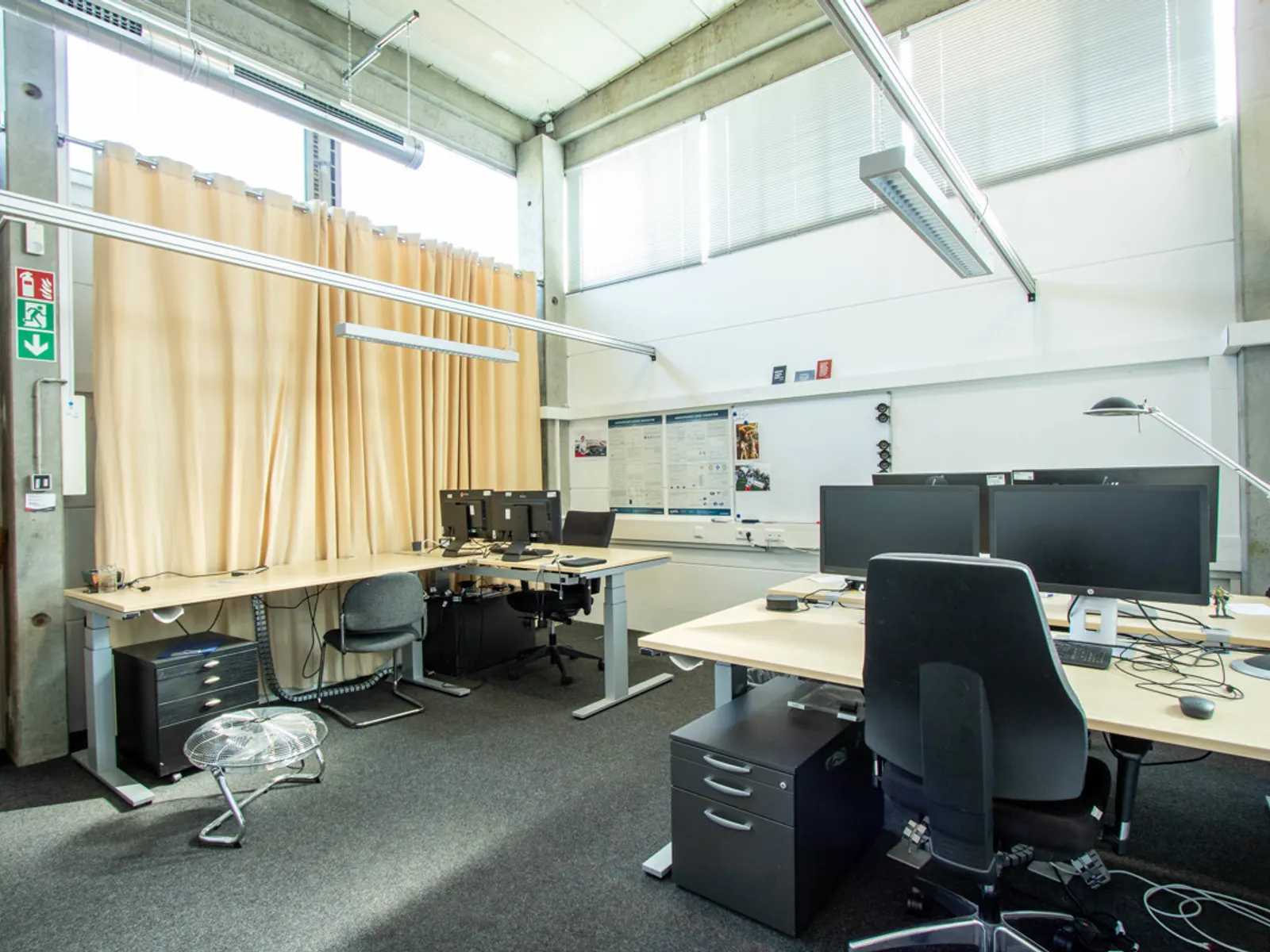 Attraktive Halle mit Bürofläche mit zahlreichen Stellplätzen in Gaimersheim! - Bild 4