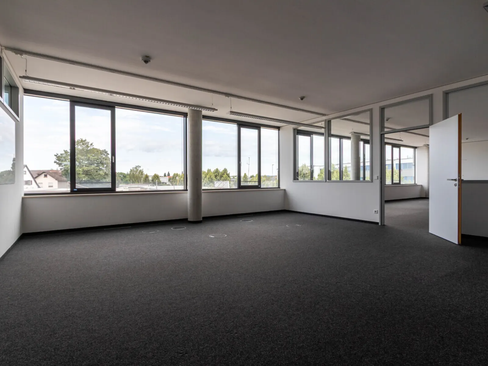 Große Bürofläche in modernem Geschäftsgebäude - Bild 4