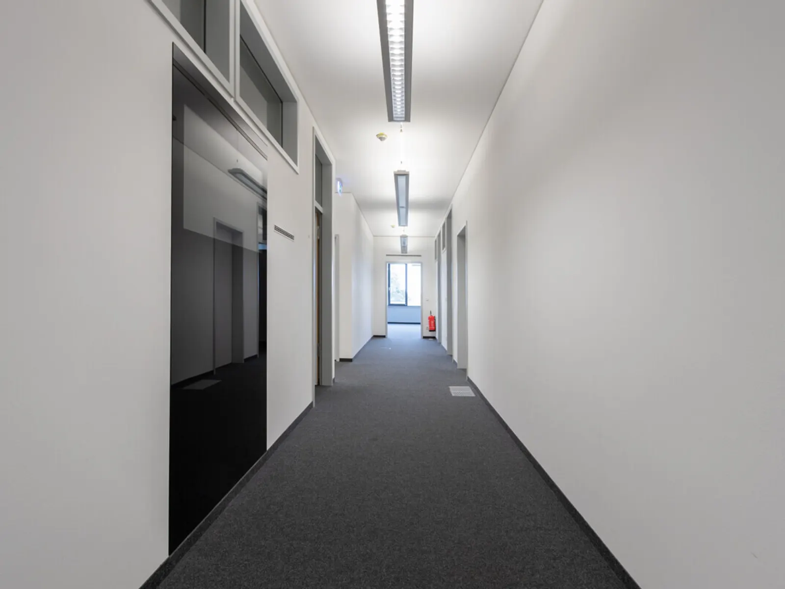 Große Bürofläche in modernem Geschäftsgebäude - Bild 12