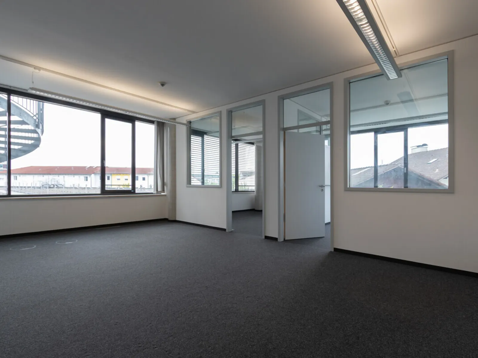 Große Bürofläche in modernem Geschäftsgebäude - Bild 10