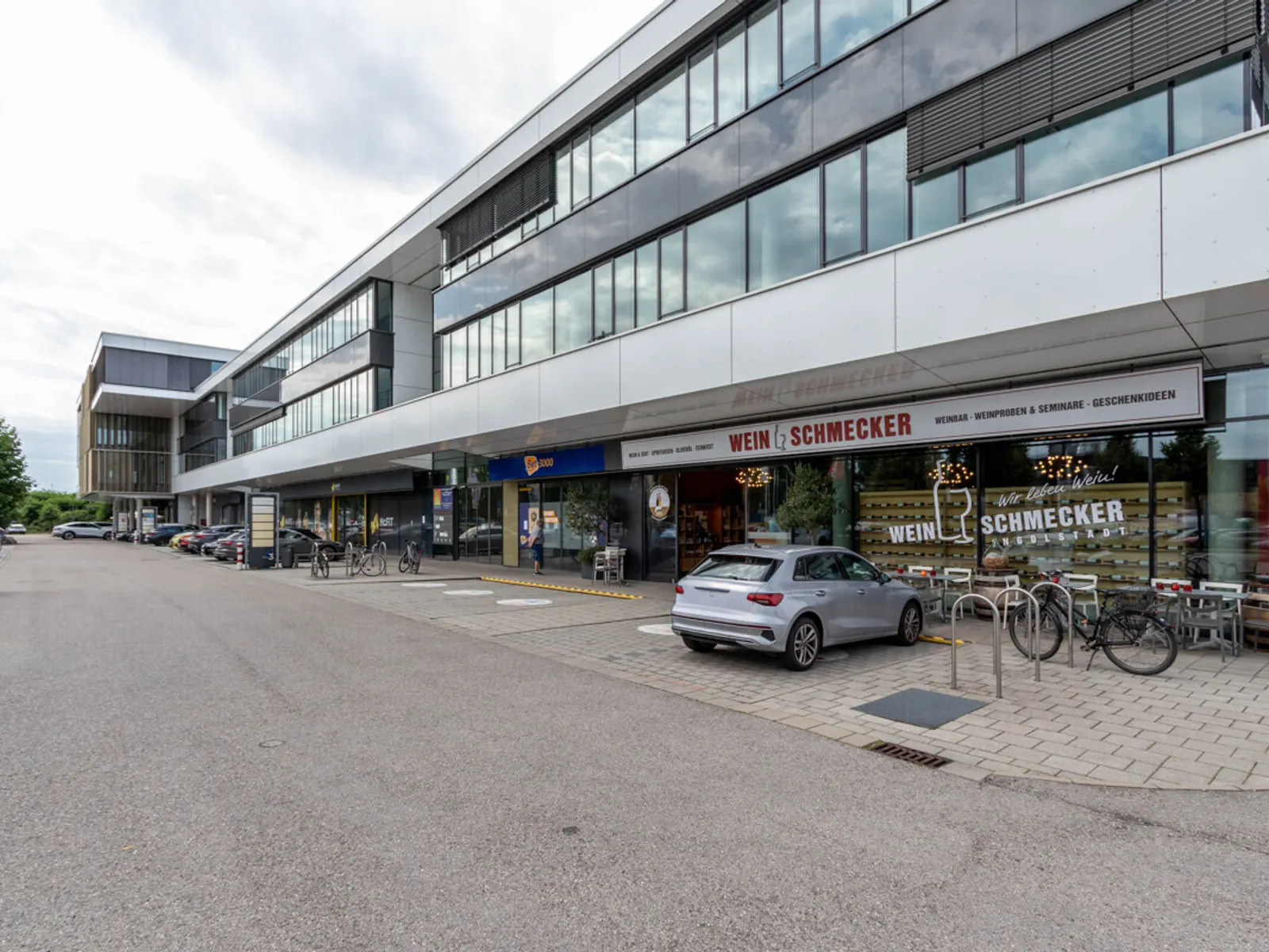 Große Bürofläche in modernem Geschäftsgebäude - Bild 2