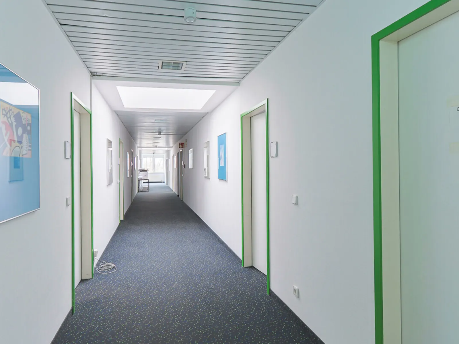 Großzügige Halle mit Showroom und Büro - Bild 16