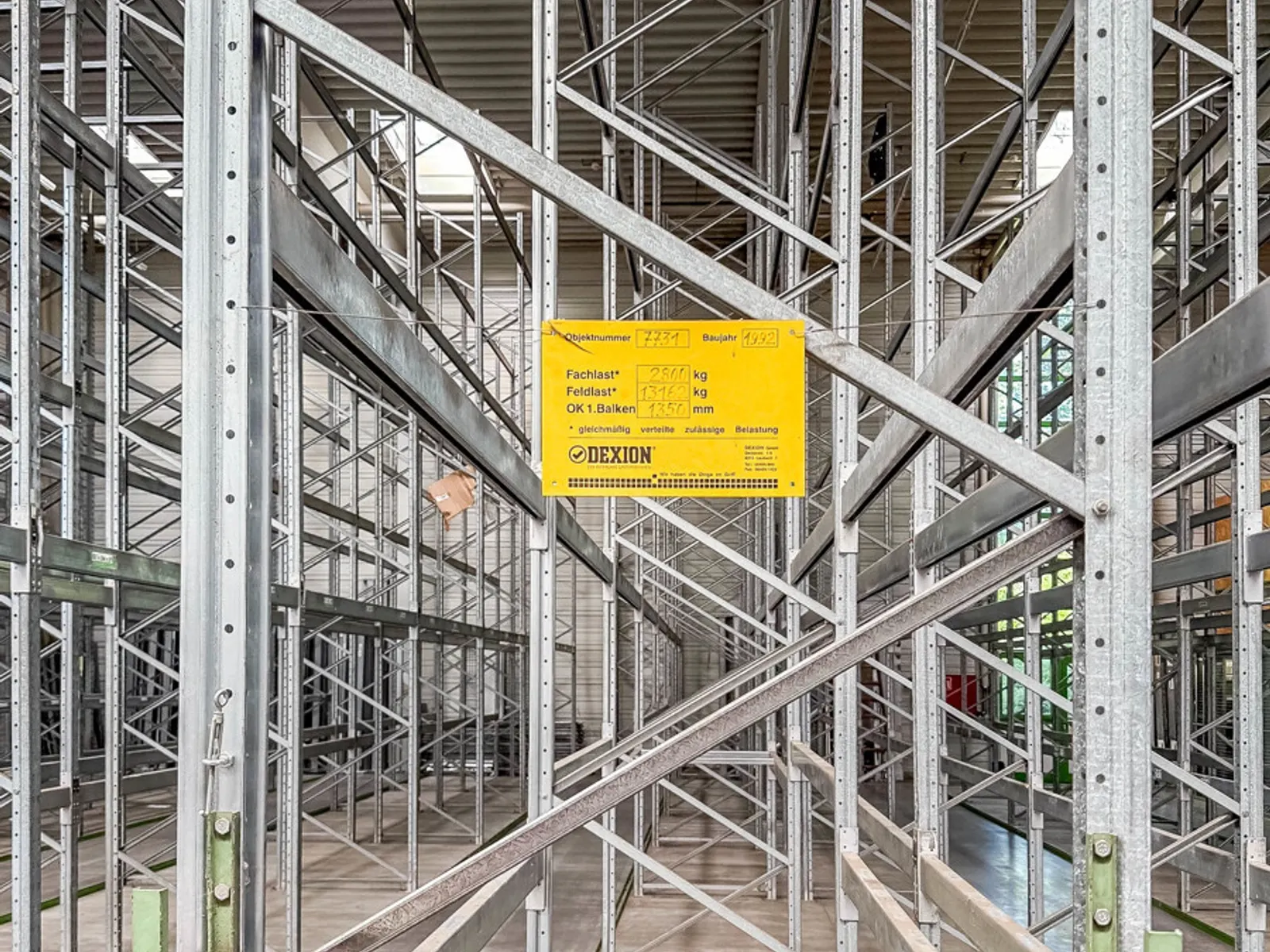 Großzügige Halle mit Showroom und Büro - Bild 13