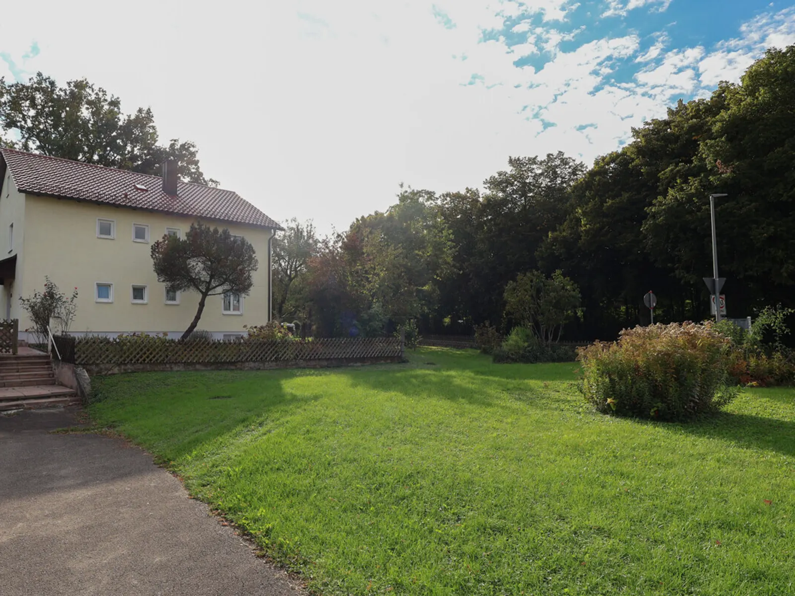 Grundstück für MFH und EFH mit Altbestand in Lenting - Bild 3