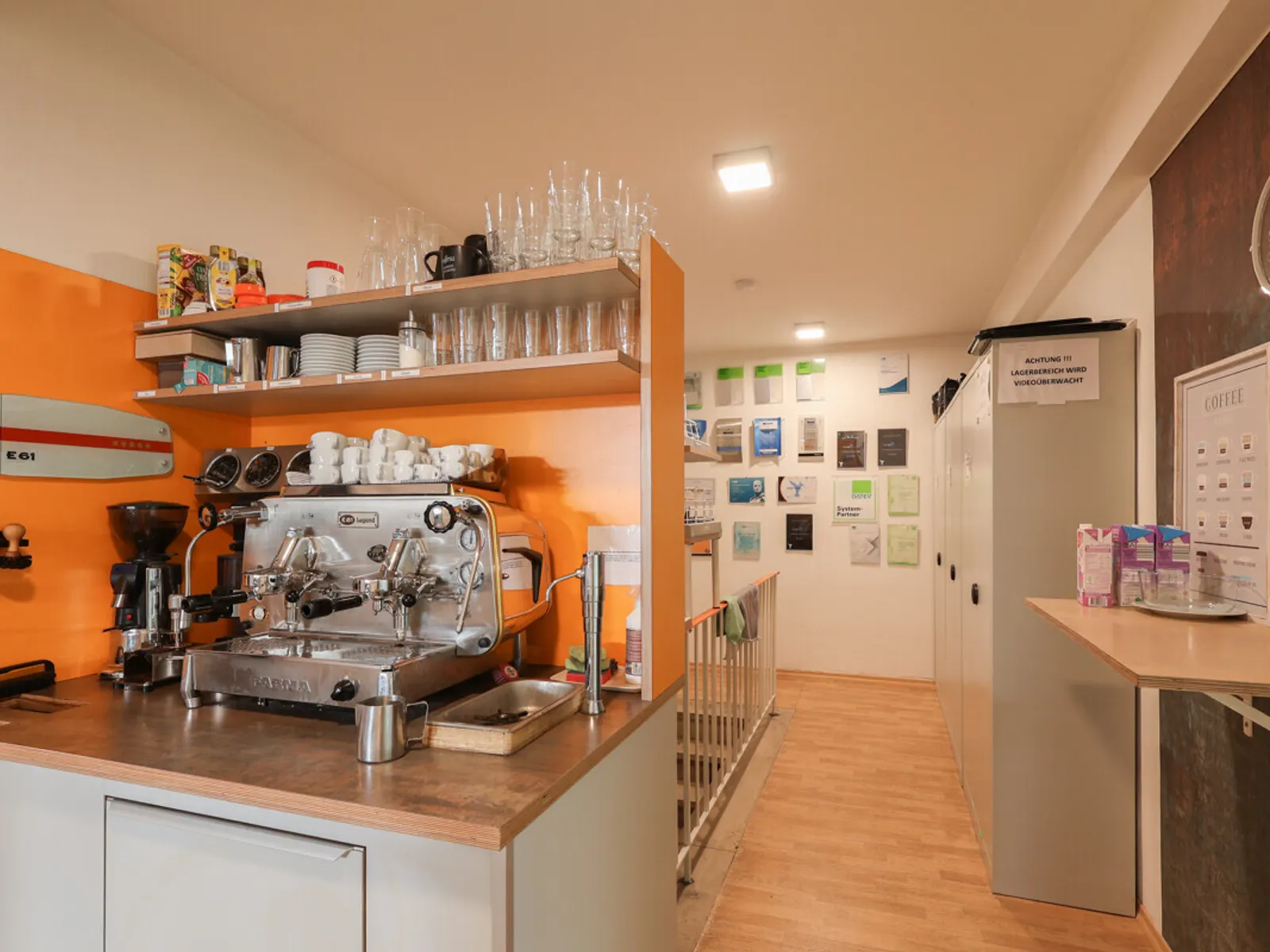 Gepflegtes, komplettes Bürogebäude mit hervorragender Anbindung - Bild 7