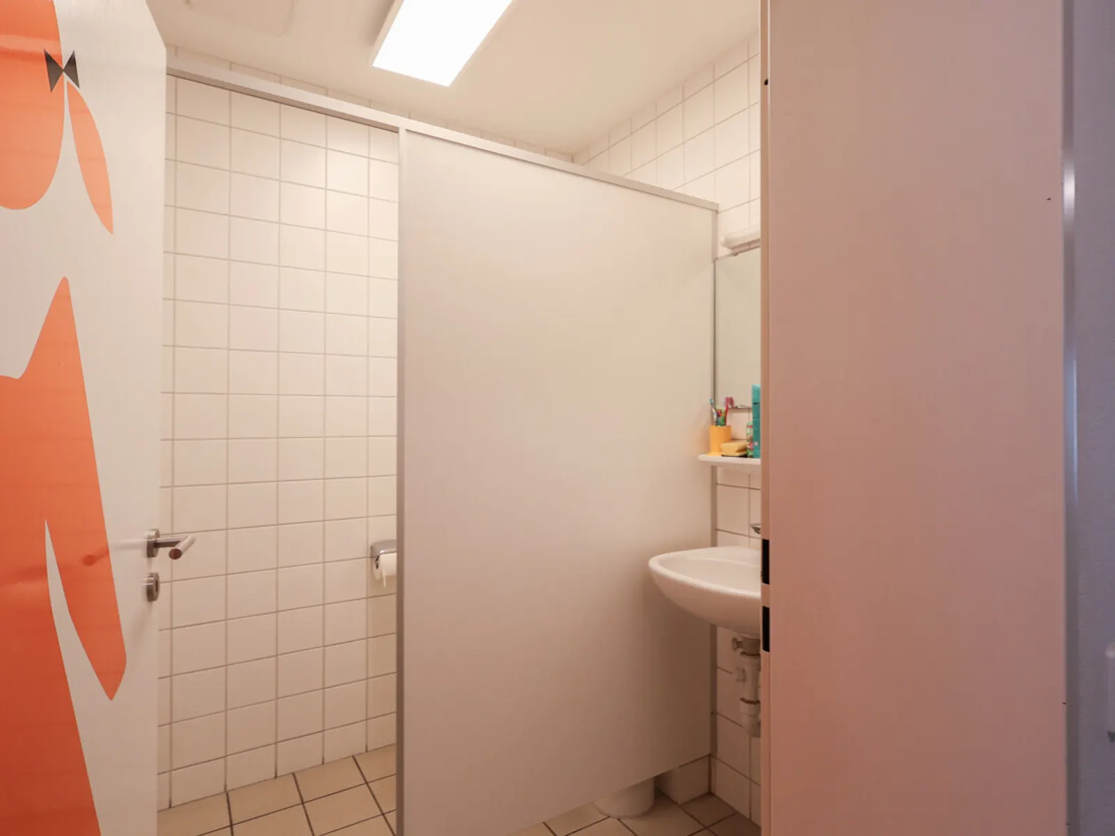 Gepflegtes, komplettes Bürogebäude mit hervorragender Anbindung - Bild 8