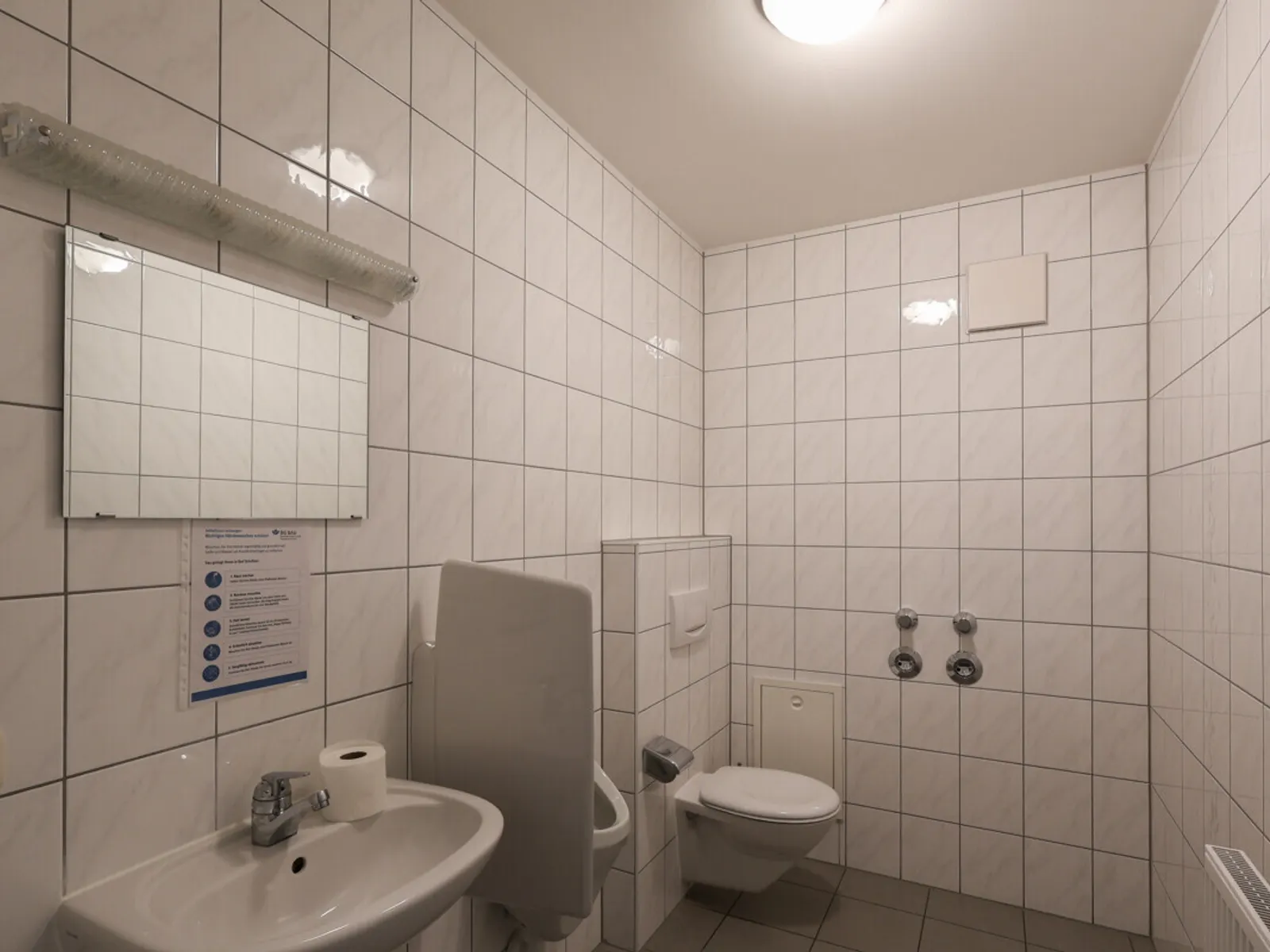 Gepflegtes, komplettes Bürogebäude mit hervorragender Anbindung - Bild 15