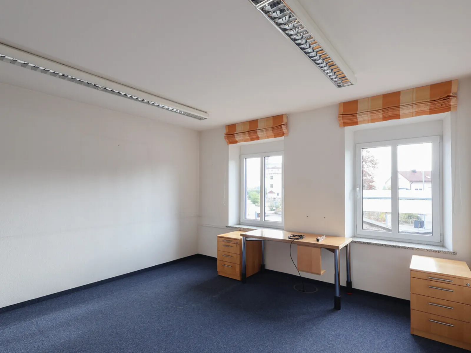 Gepflegtes, komplettes Bürogebäude mit hervorragender Anbindung - Bild 11