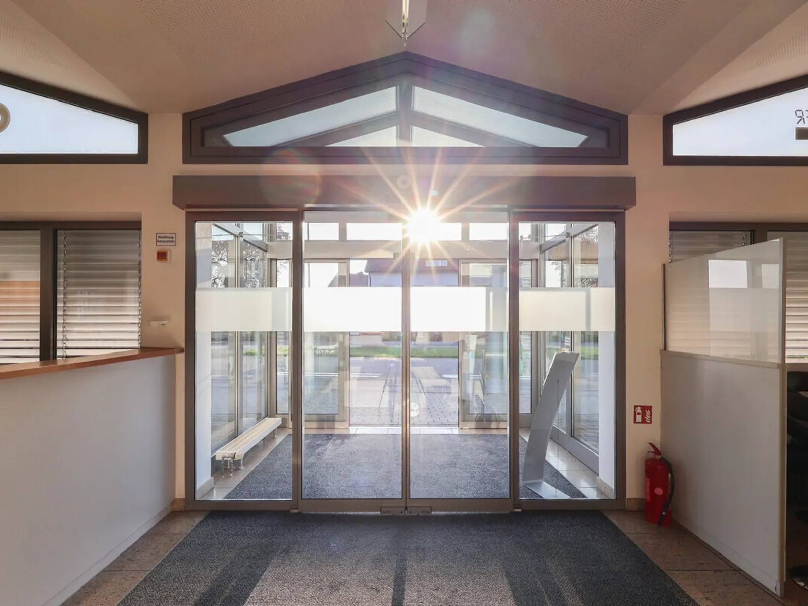 Gepflegte Büro-/Ladenfläche mit guter Sichtbarkeit und Parkmöglichkeiten - Bild 4